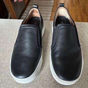 Vionic Black Leather Slip-on Loafers Kimmie in Like New Condition. Size 6/EU 36